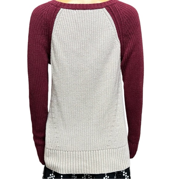 AMERICAN EAGLE OUTFITTERS Sweater Women's Size Medium Maroon Cream Long Sleeve - Picture 2 of 7
